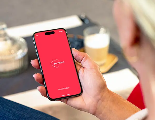 woman-phone-app-splash-screen